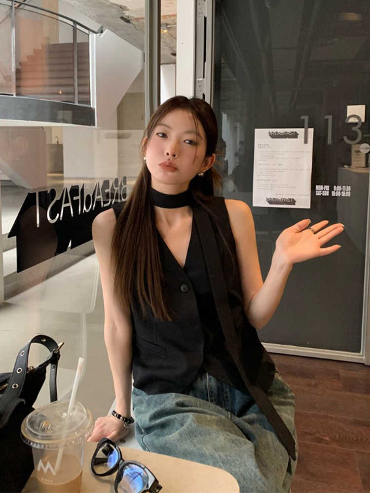 Slimming V-neckline Black All-matching Sleeveless Top