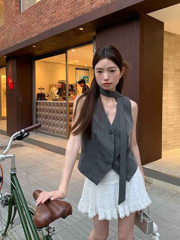 Slimming V-neckline Black All-matching Sleeveless Top