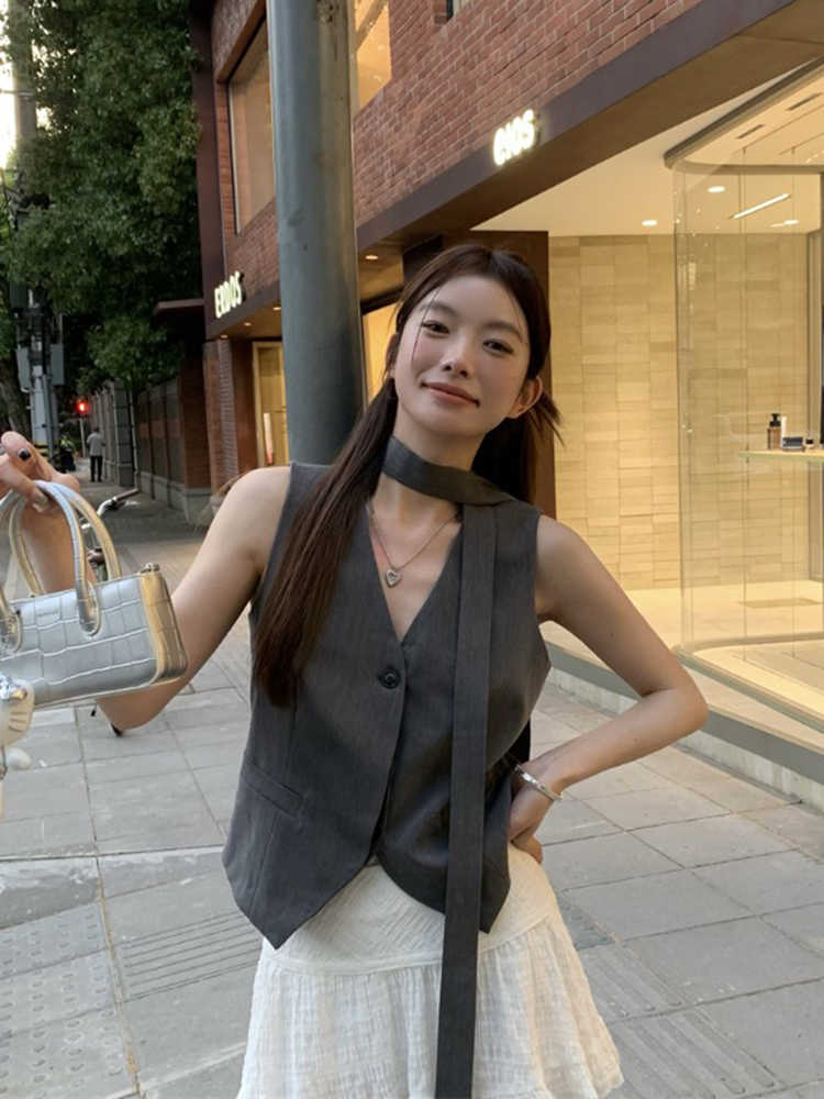 Slimming V-neckline Black All-matching Sleeveless Top