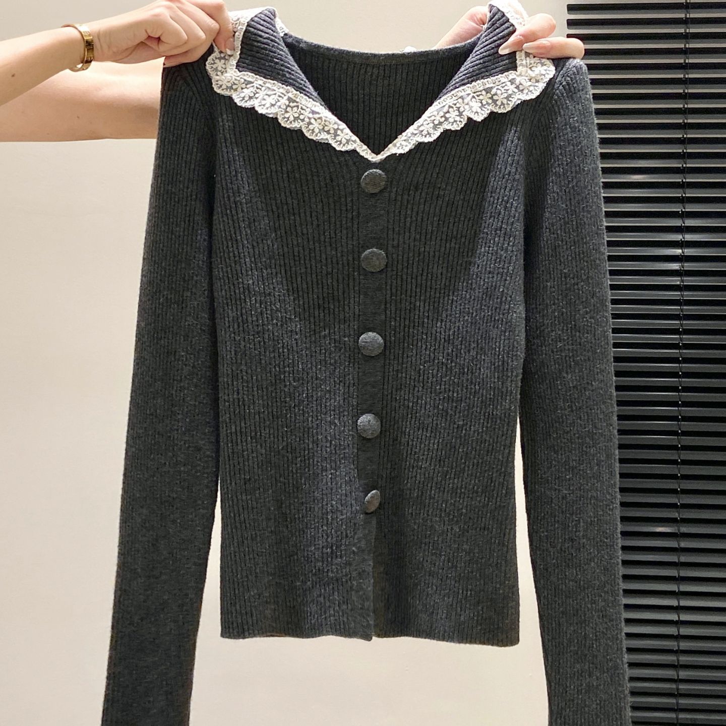 Gentle-style Lace Doll-collar Knit Sweater