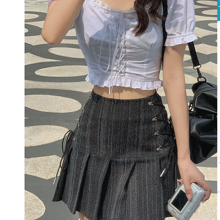 Details Knock Chic, This Is The Pleated Skirt That Hot Girls Should Wear