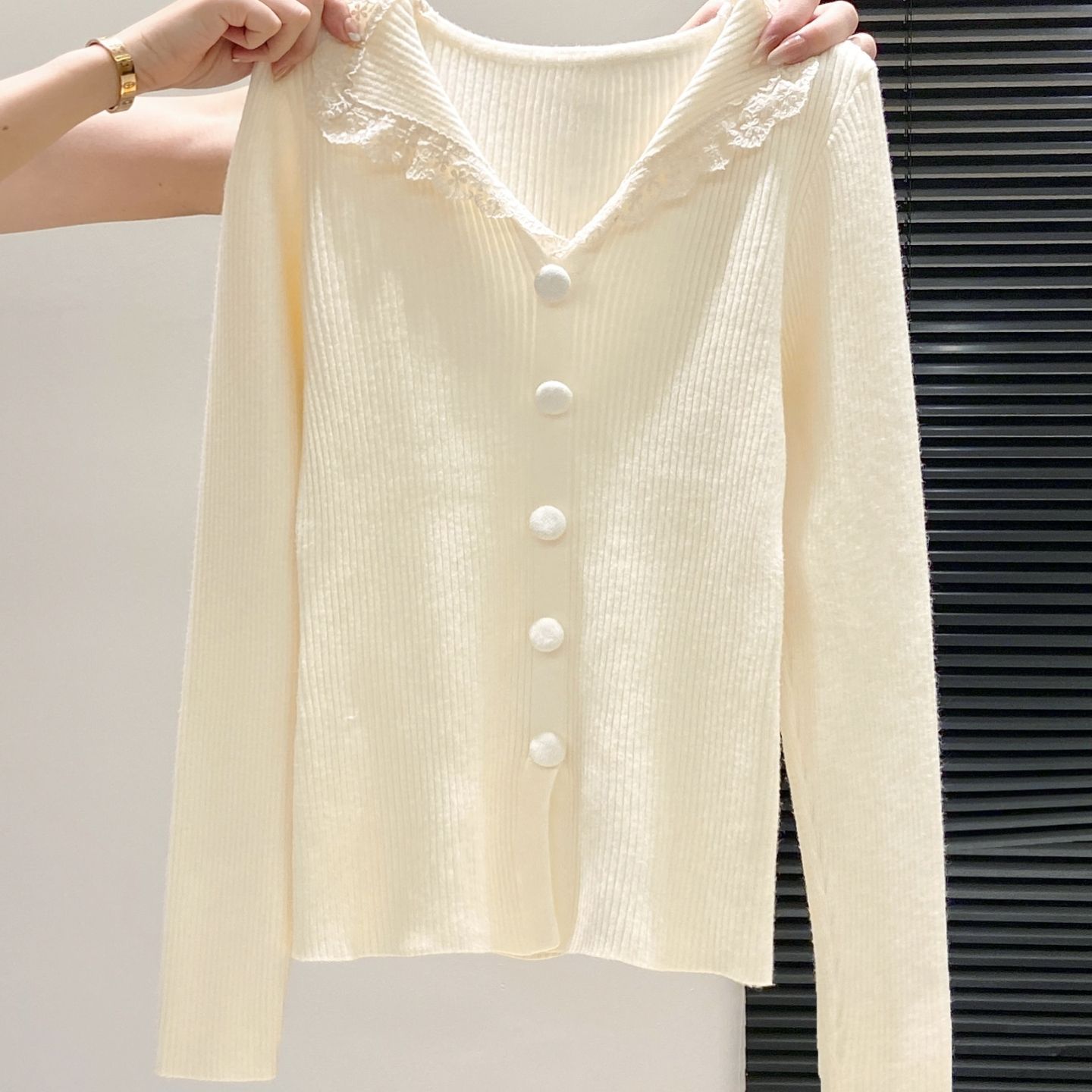 Gentle-style Lace Doll-collar Knit Sweater
