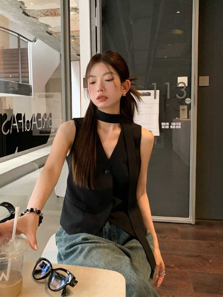 Slimming V-neckline Black All-matching Sleeveless Top